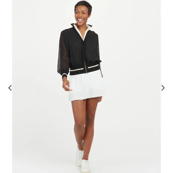 SPANX Get Moving White Pleated Booty Boost Tennis Skirt Skort Size Medium NWT - Picture 1 of 16